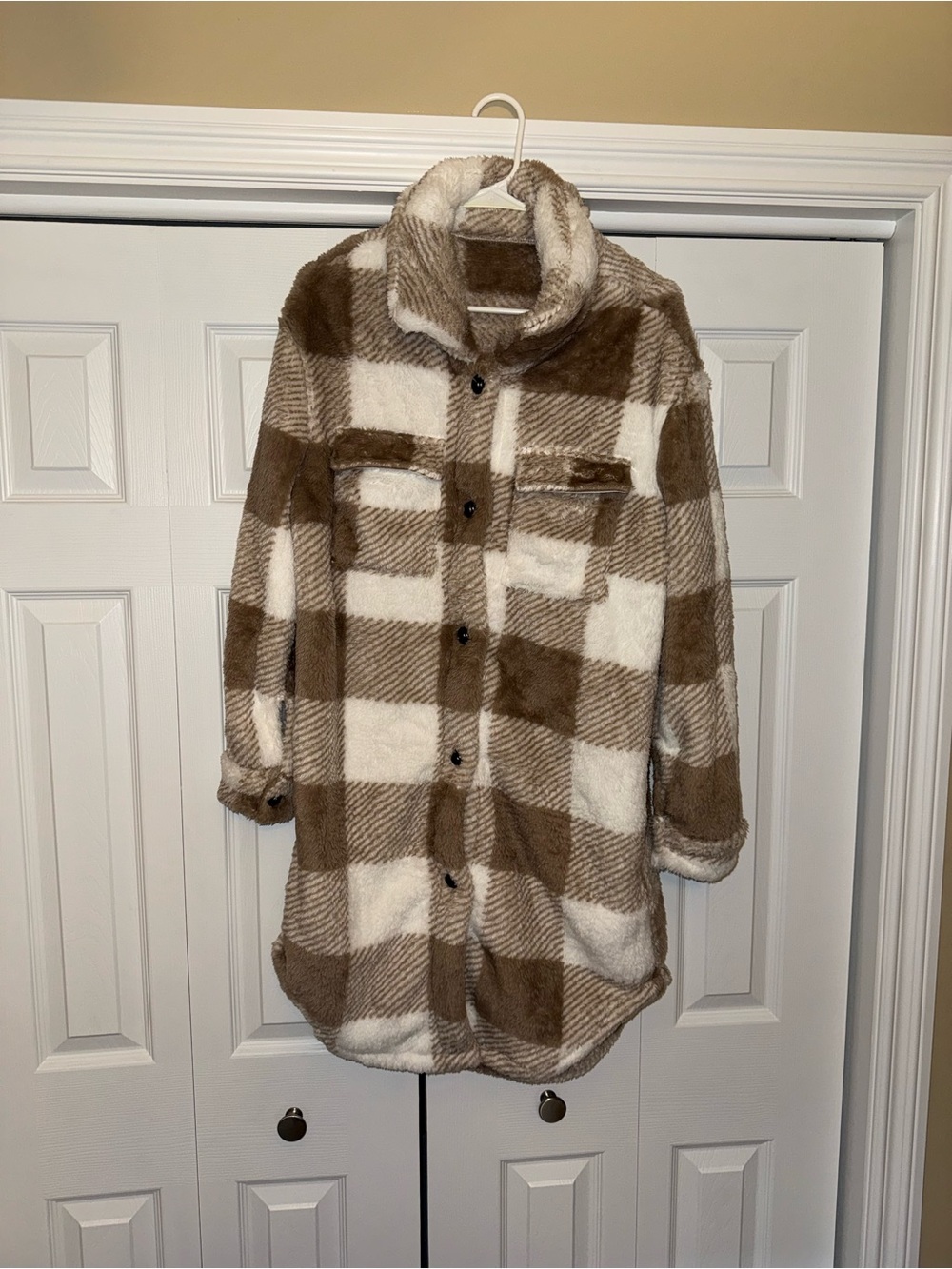 Plaid Faux-Sherpa Trench Coat in Brown & Cream